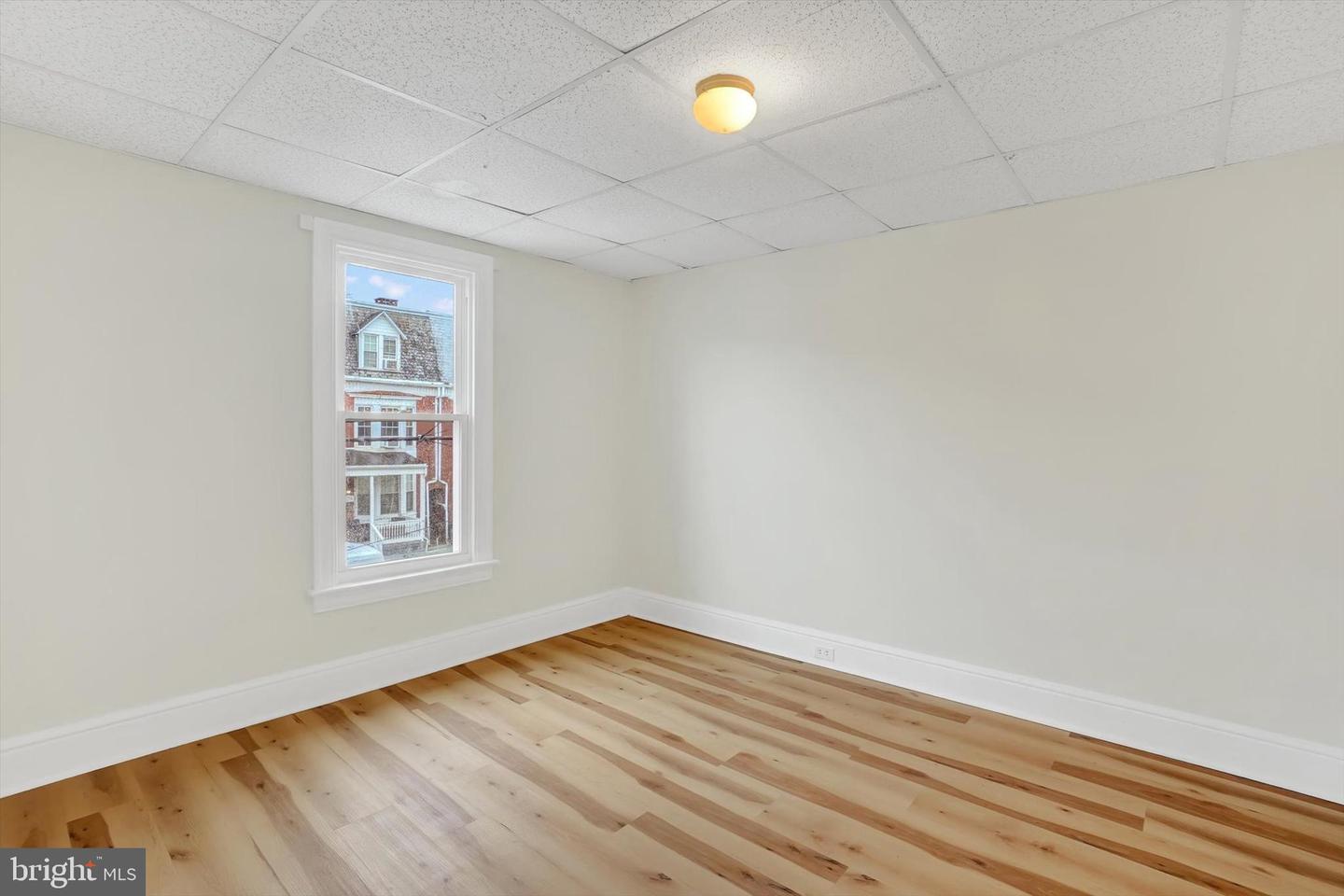 1147 E King Street photo 13