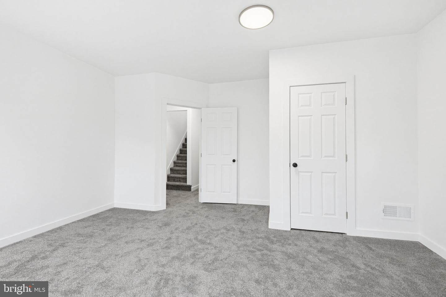 818 W King Street photo 21