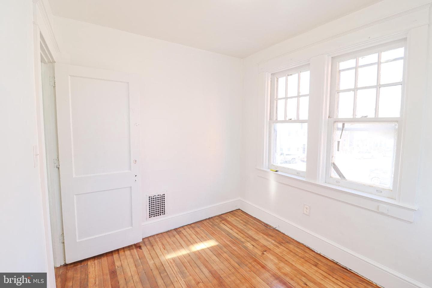 600 W College Avenue photo 18