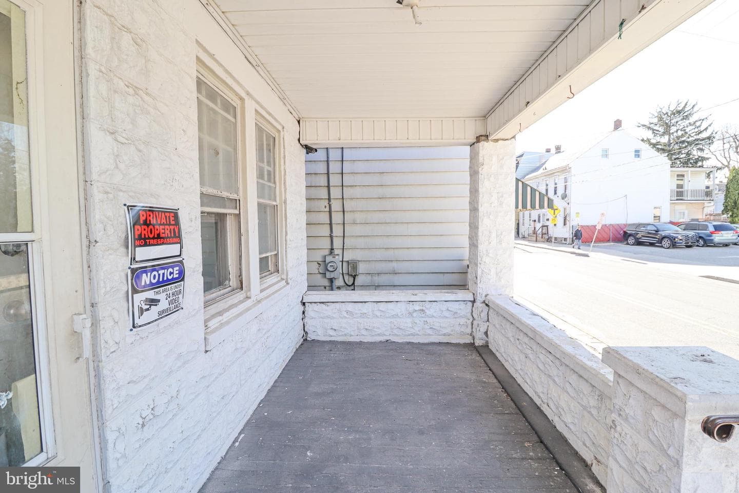 600 W College Avenue photo 4