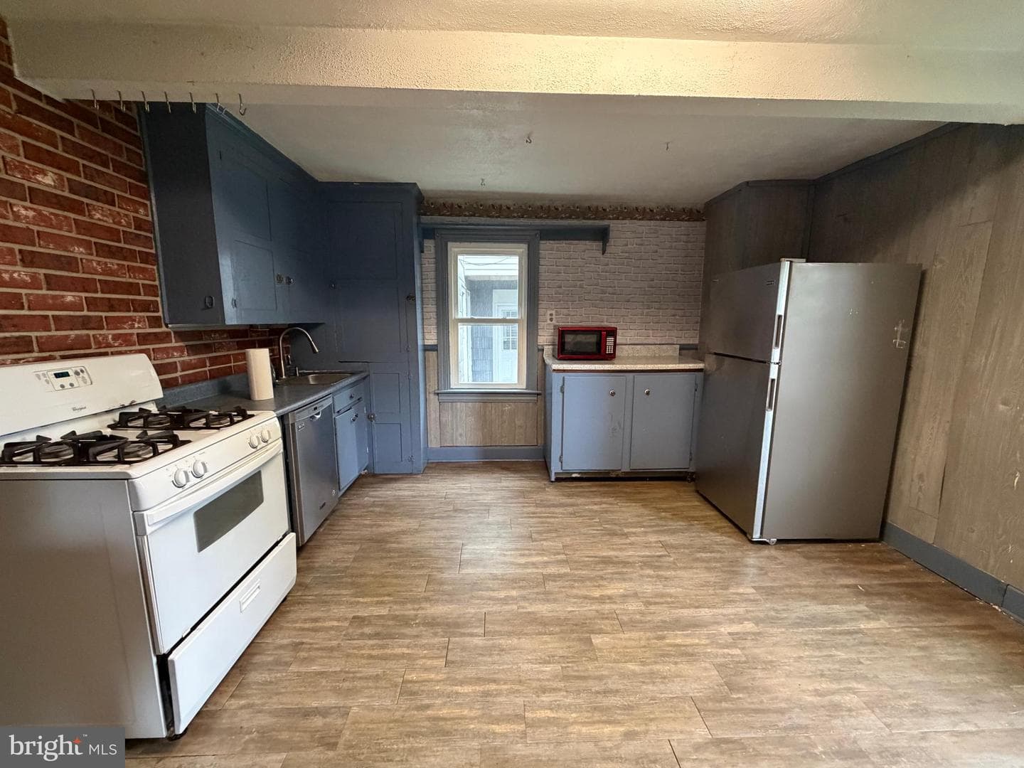 246 Locust Street photo 18