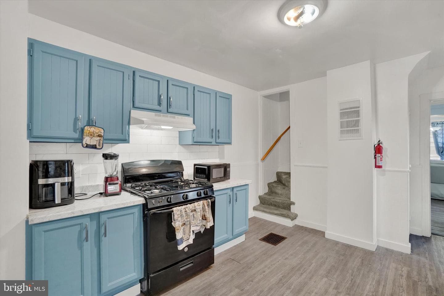 224 W College Avenue photo 9