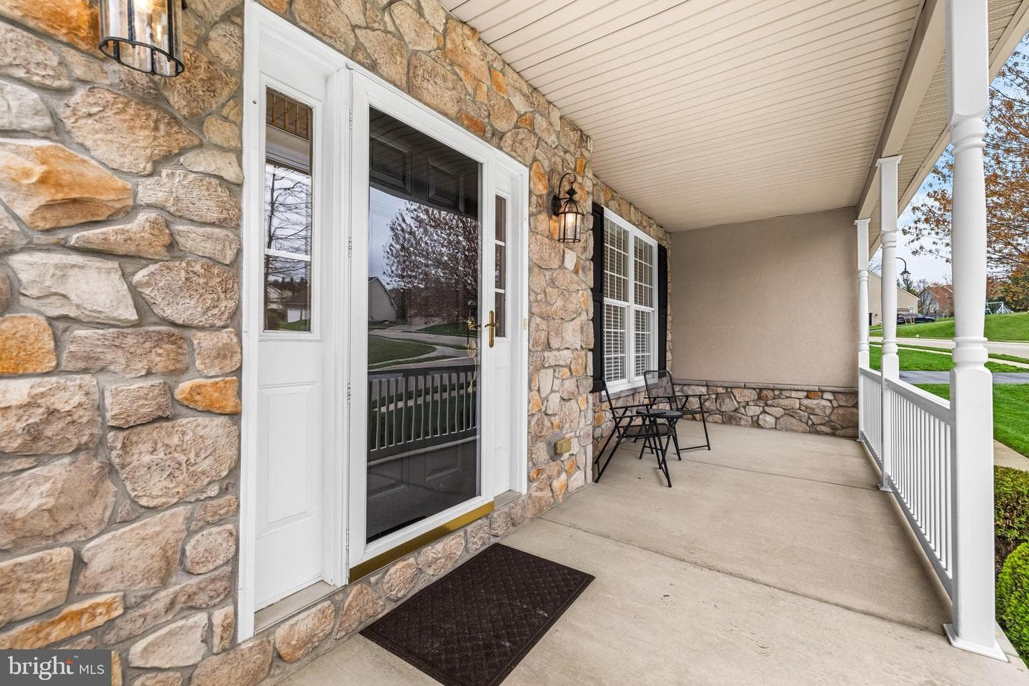 1115 Glen View Drive photo 3