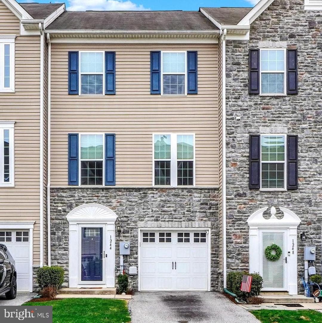 1244 Elderslie Lane photo 2