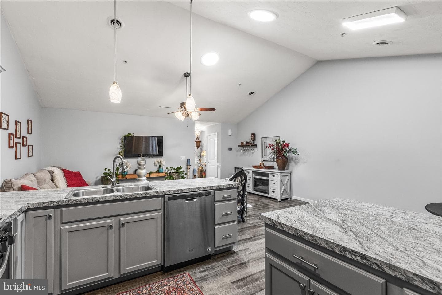 813 W Middle Street photo 14