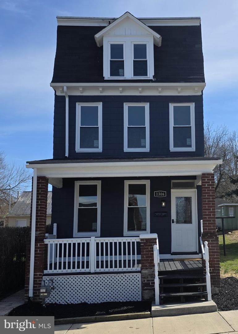 1306 W Poplar Street