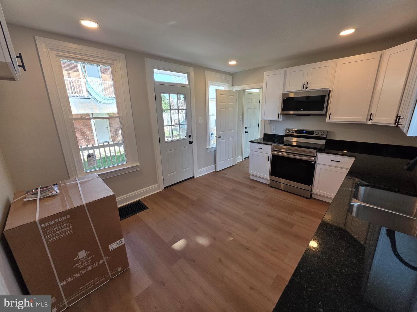 1306 W Poplar Street photo 20