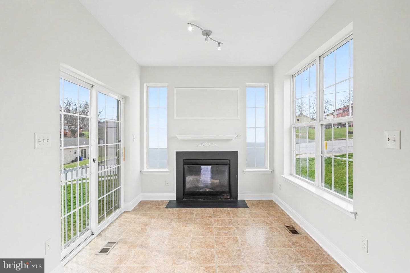 353 W Chestnut Street #16 photo 17