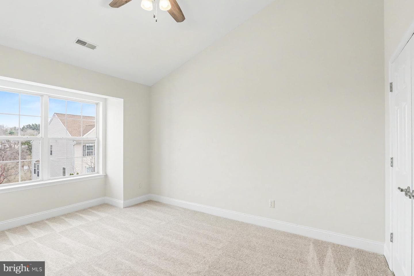 353 W Chestnut Street #16 photo 26