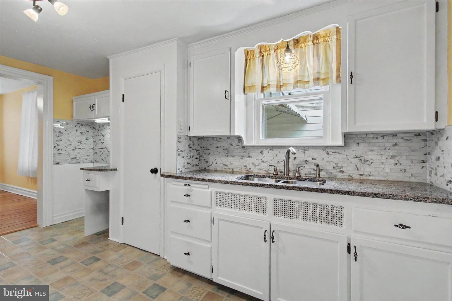 321 E Middle Street photo 12