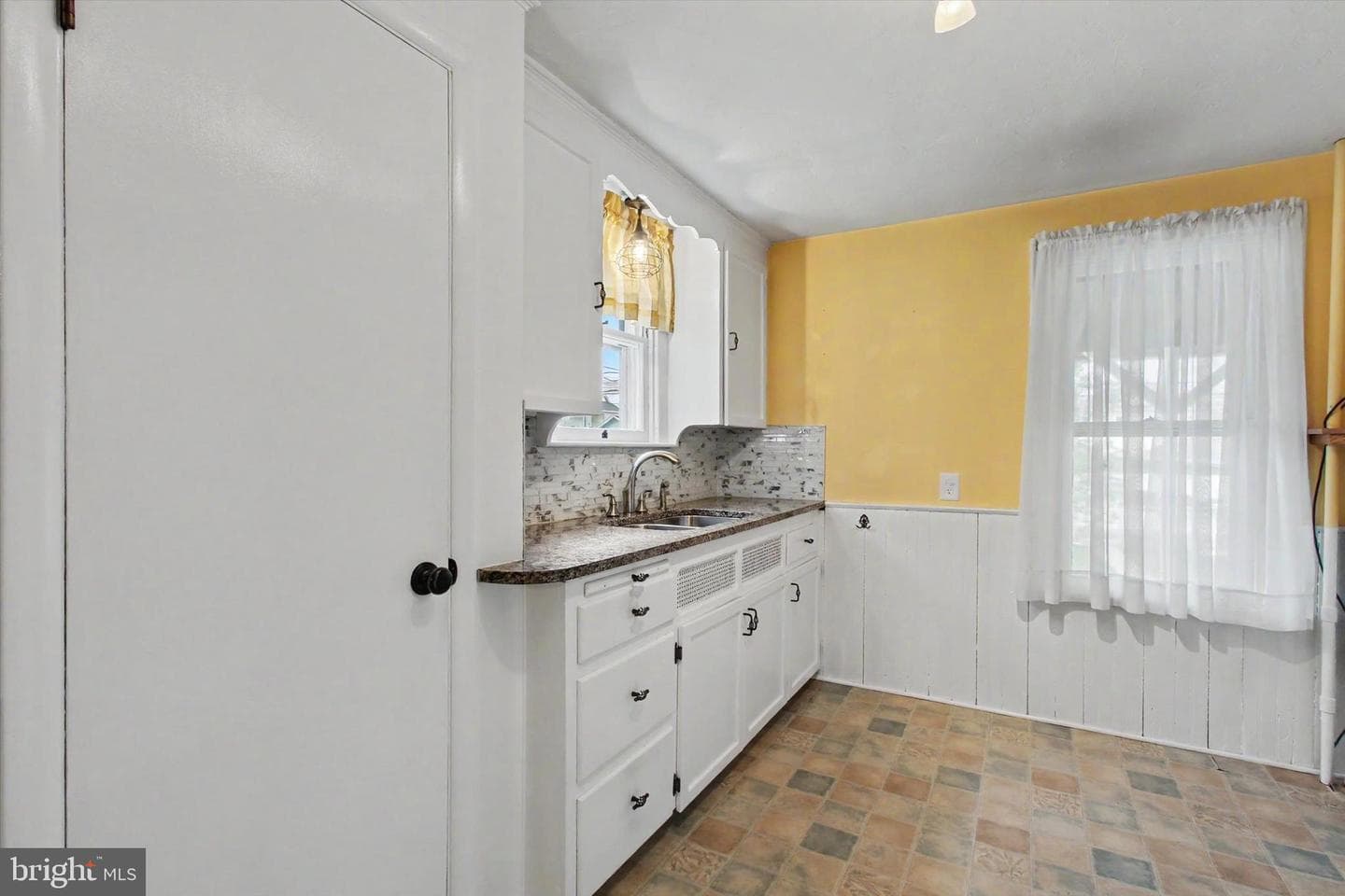 321 E Middle Street photo 13