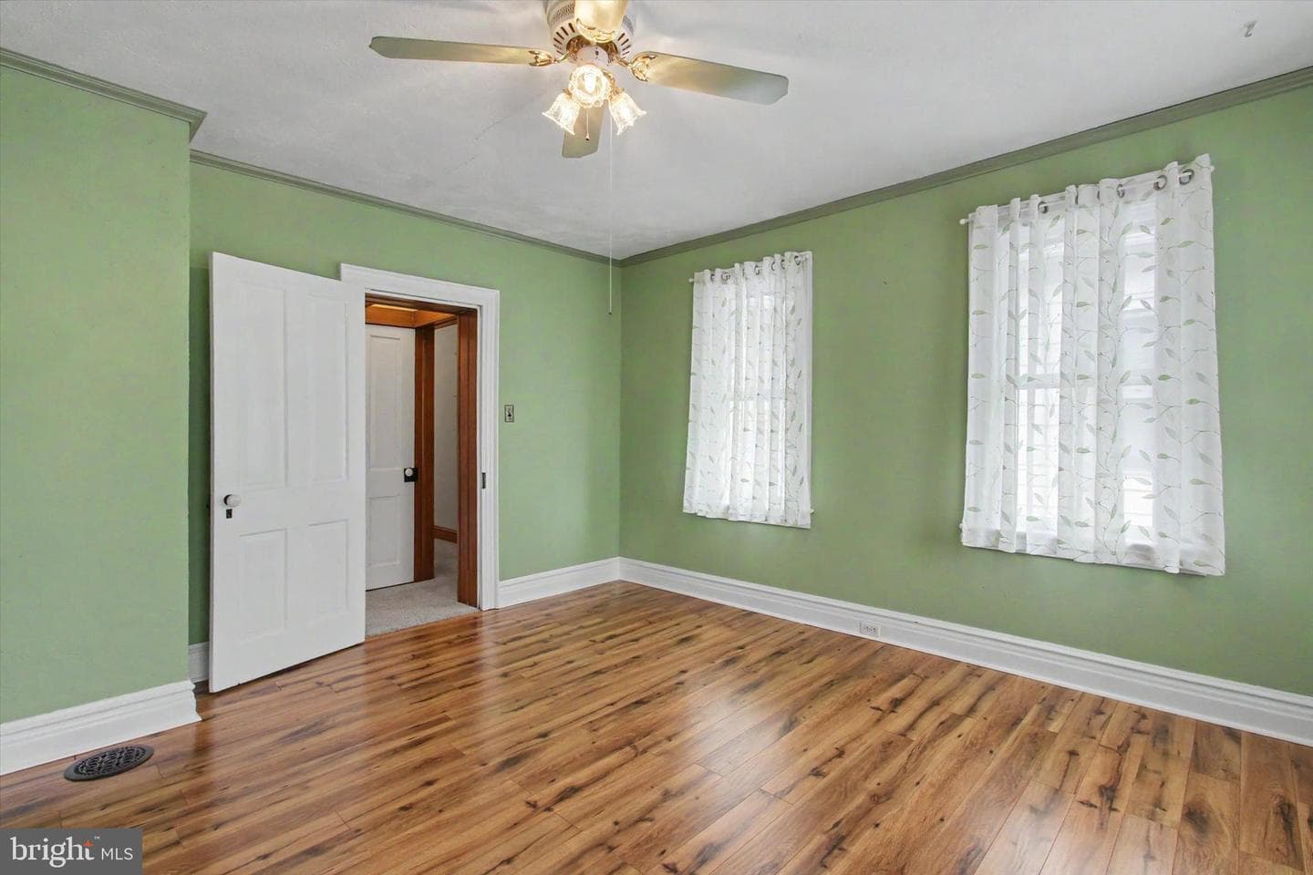 321 E Middle Street photo 20