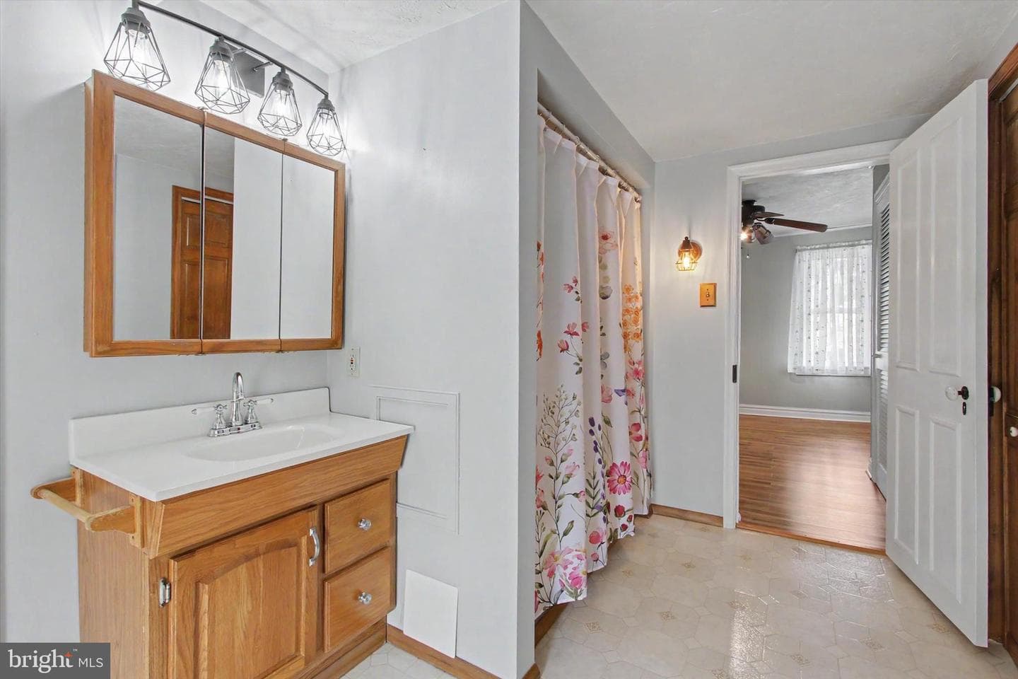 321 E Middle Street photo 22
