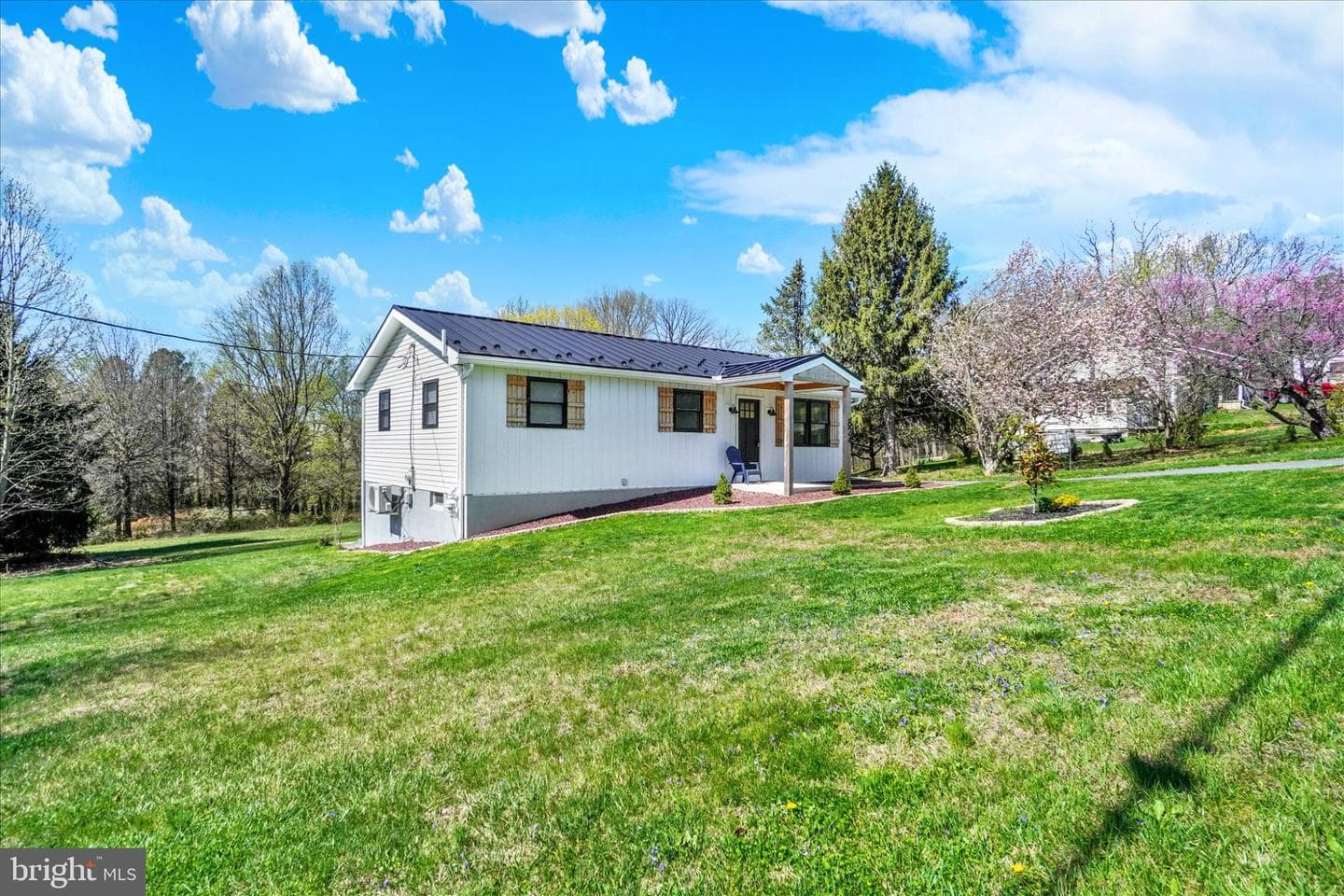 824 Almoney Road photo 2