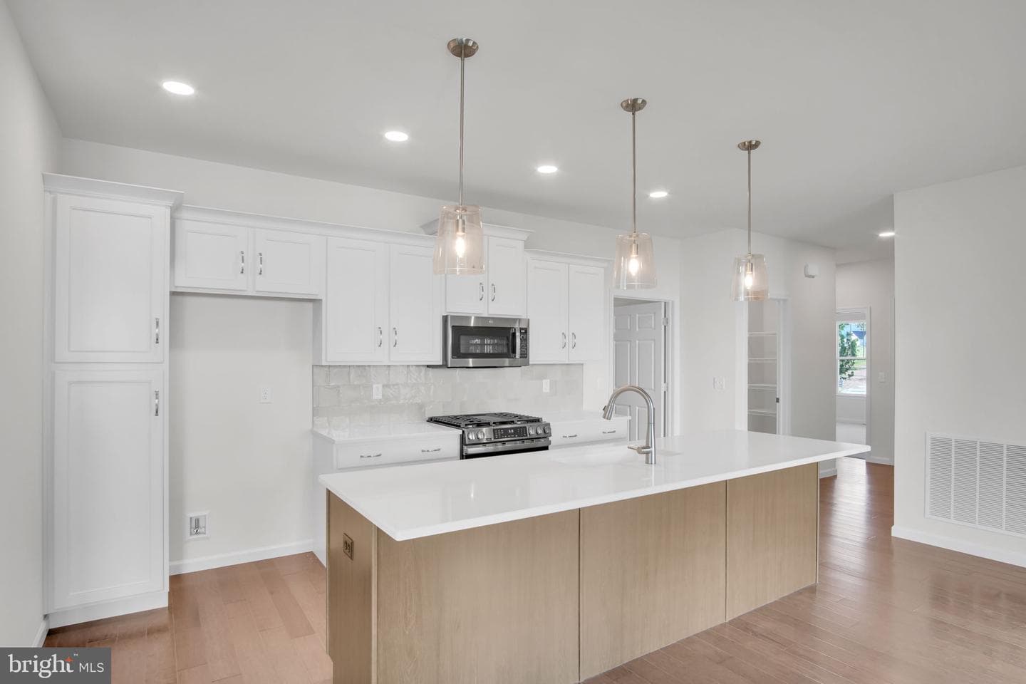 855 Shadowbrooke Drive photo 3