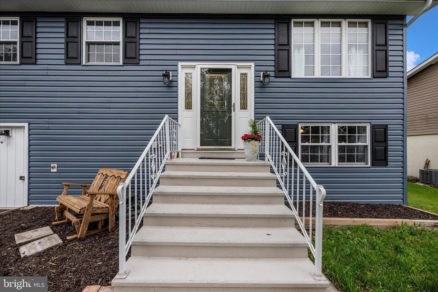 10 Sherman St photo 2