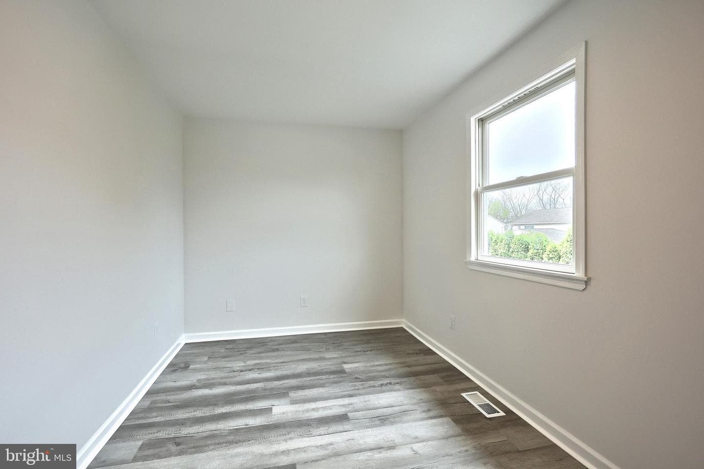 413 Springbrook Court photo 22