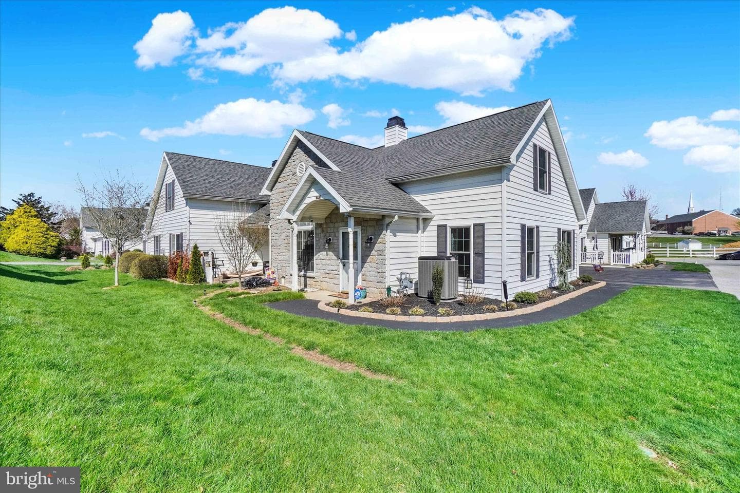 322 Clarks Way photo 2