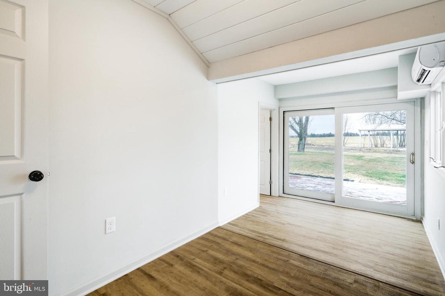 7047 Lincoln Highway W photo 12