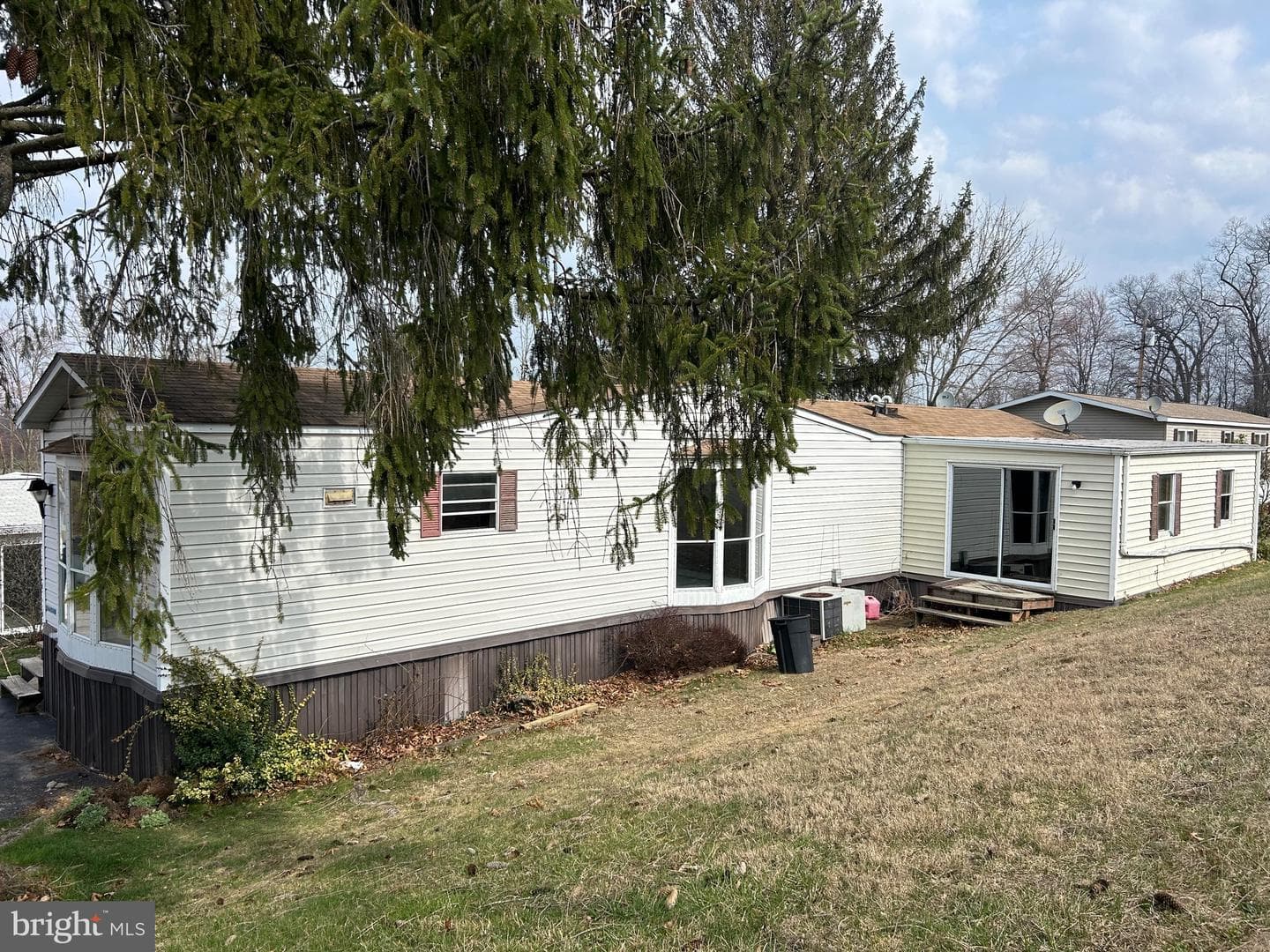 121 Chestnut Hill Dr photo 3