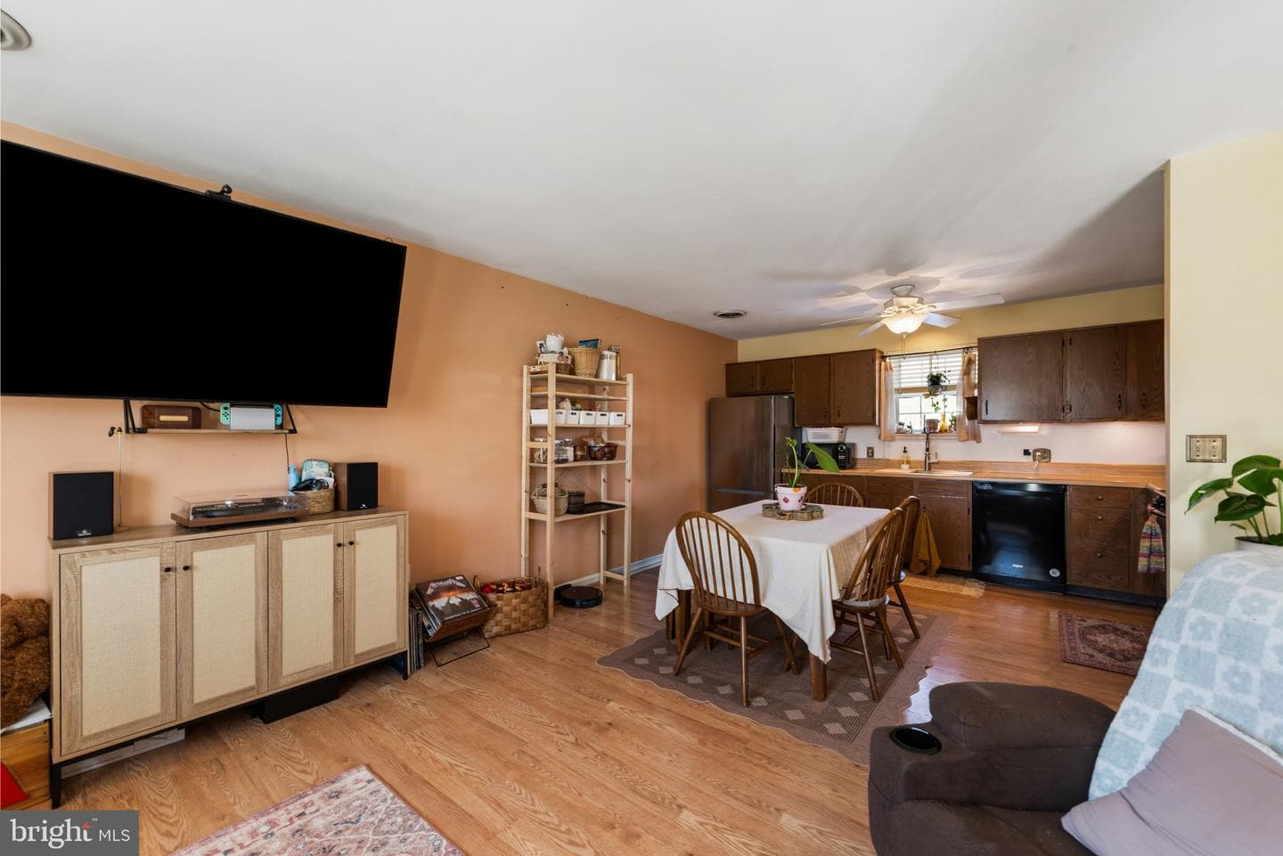 210 Wheaton Street photo 8