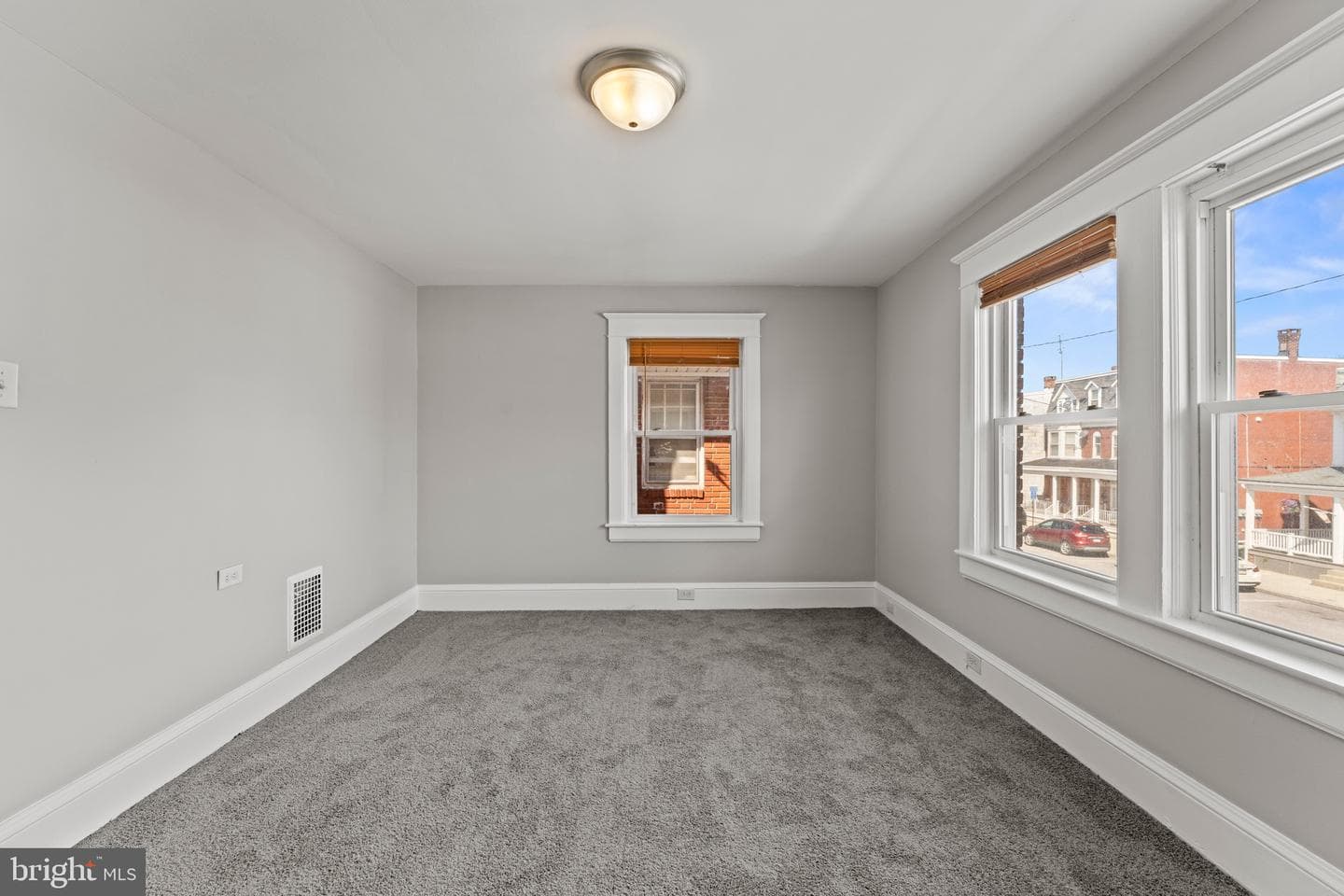1514 W Philadelphia Street photo 23