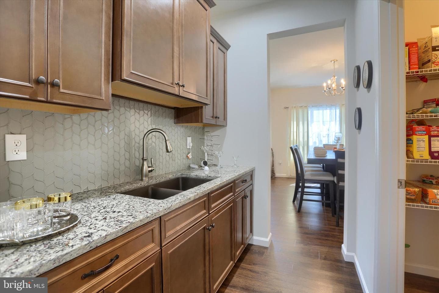 515 Darrow Rd photo 16