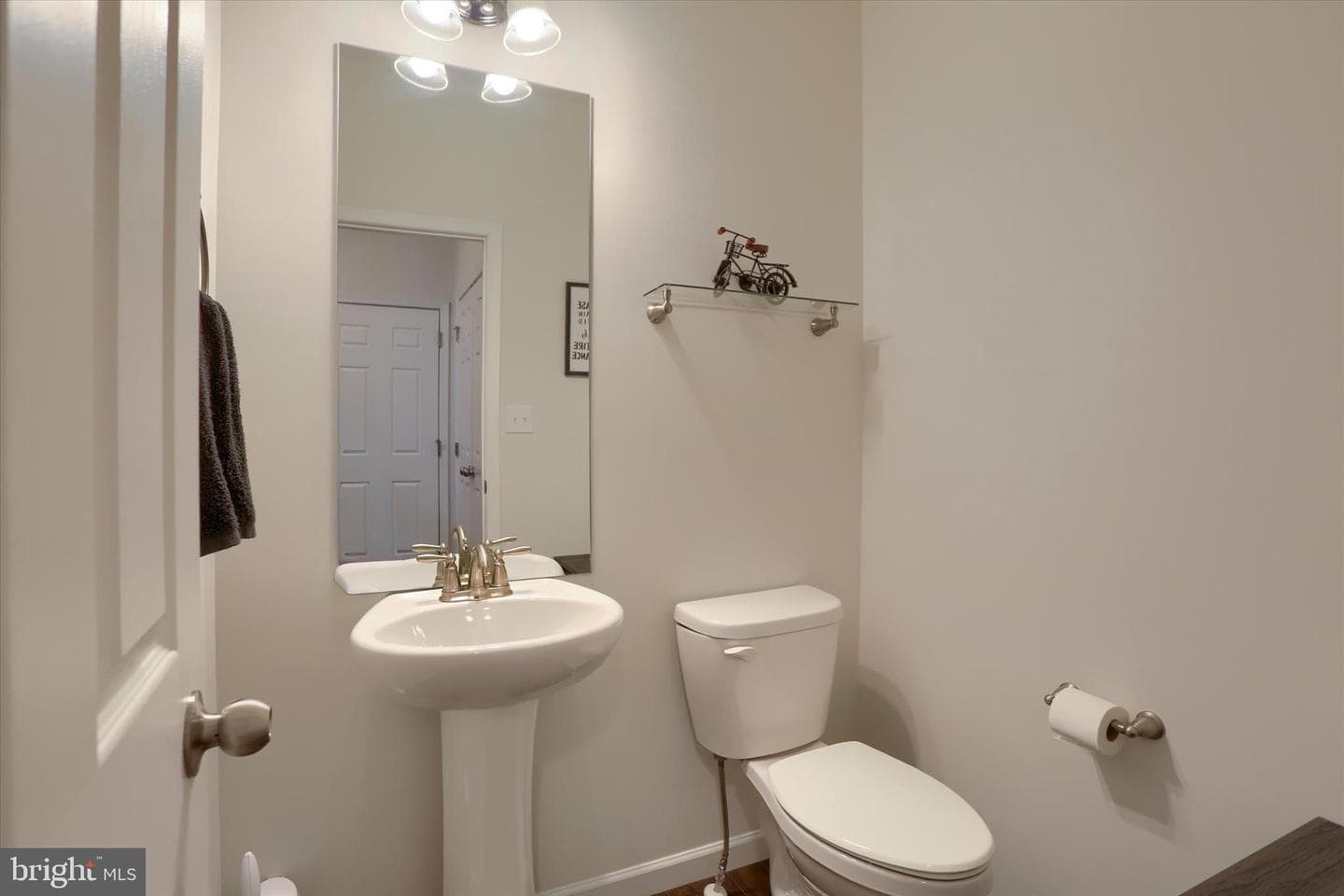 515 Darrow Rd photo 18