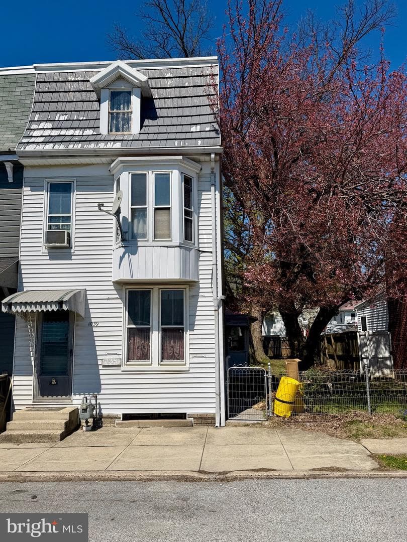 1039 E Poplar Street