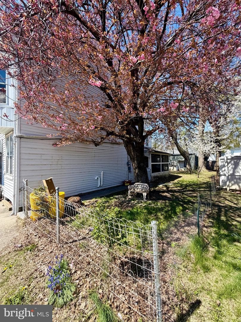 1039 E Poplar Street photo 16
