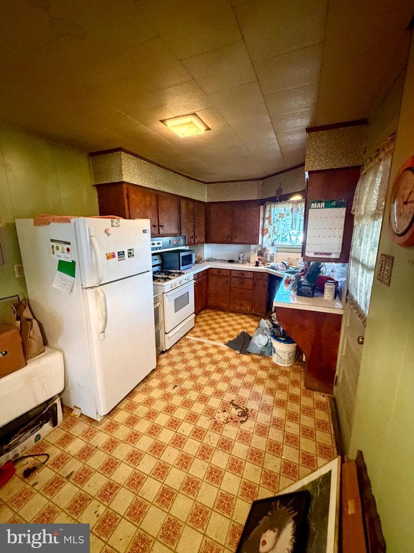 1039 E Poplar Street photo 4