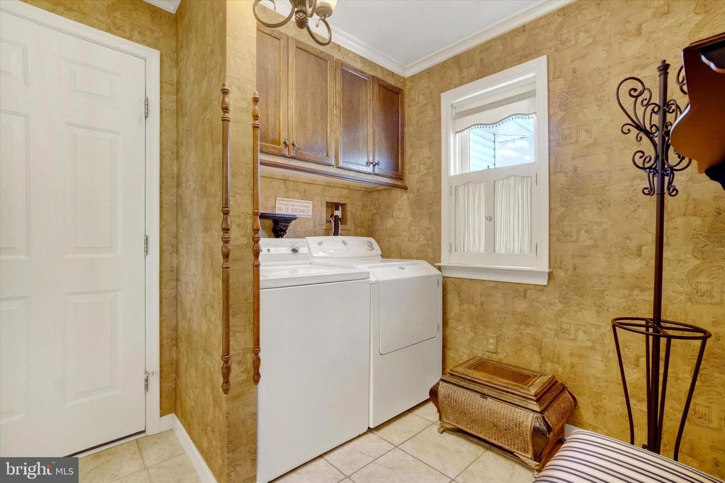 2553 Roosevelt Avenue photo 49