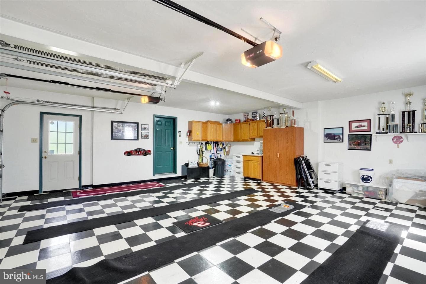 2553 Roosevelt Avenue photo 68