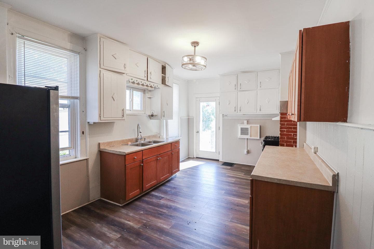 546 Smith Street photo 10