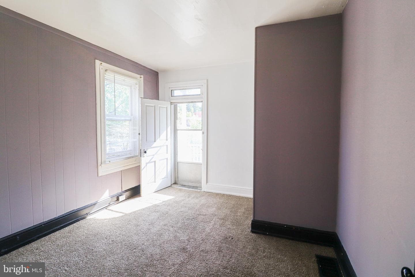 546 Smith Street photo 18