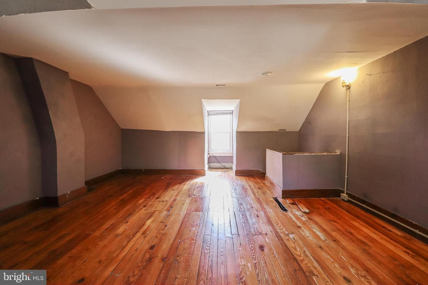 546 Smith Street photo 22