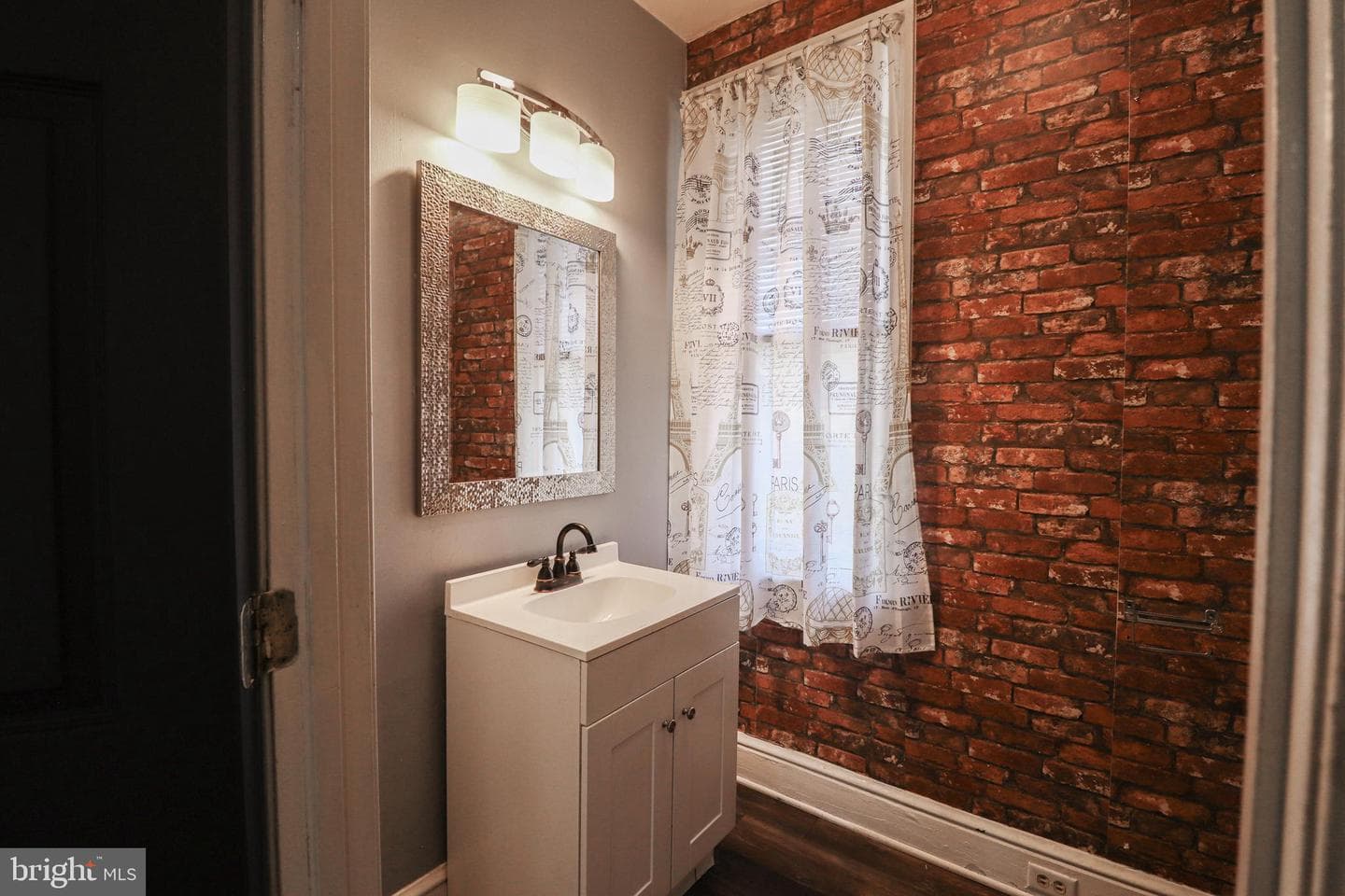 546 Smith Street photo 26