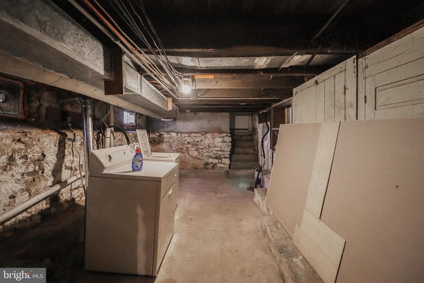 546 Smith Street photo 31
