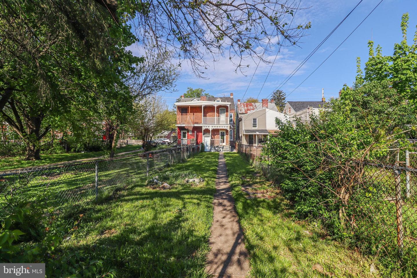 546 Smith Street photo 36