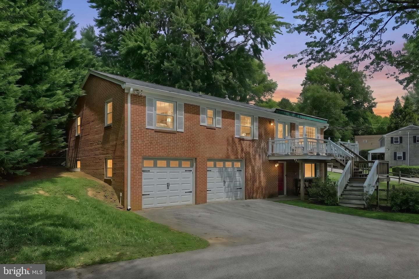 496 Lakeside Drive photo 2