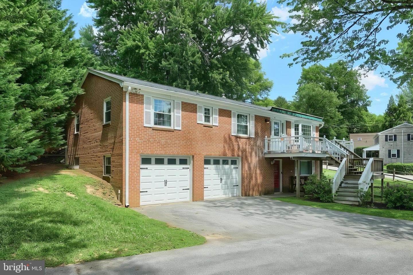 496 Lakeside Drive photo 3