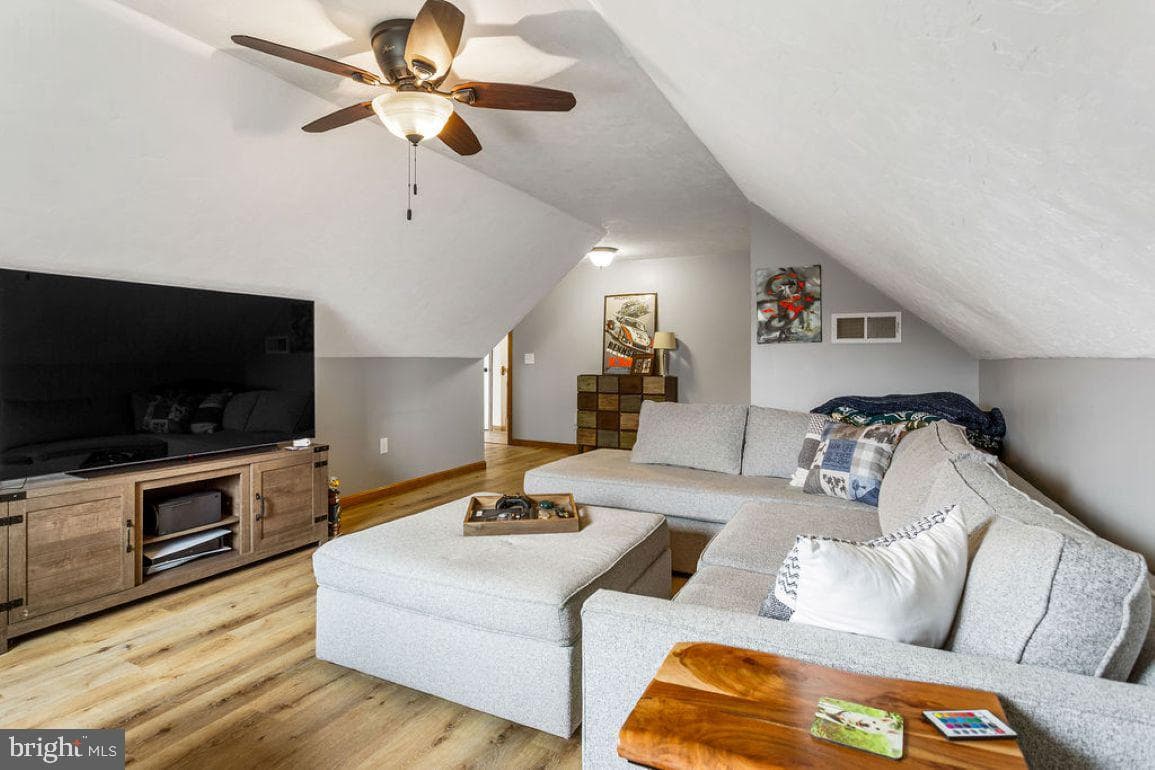 9718 Woodland Drive photo 33