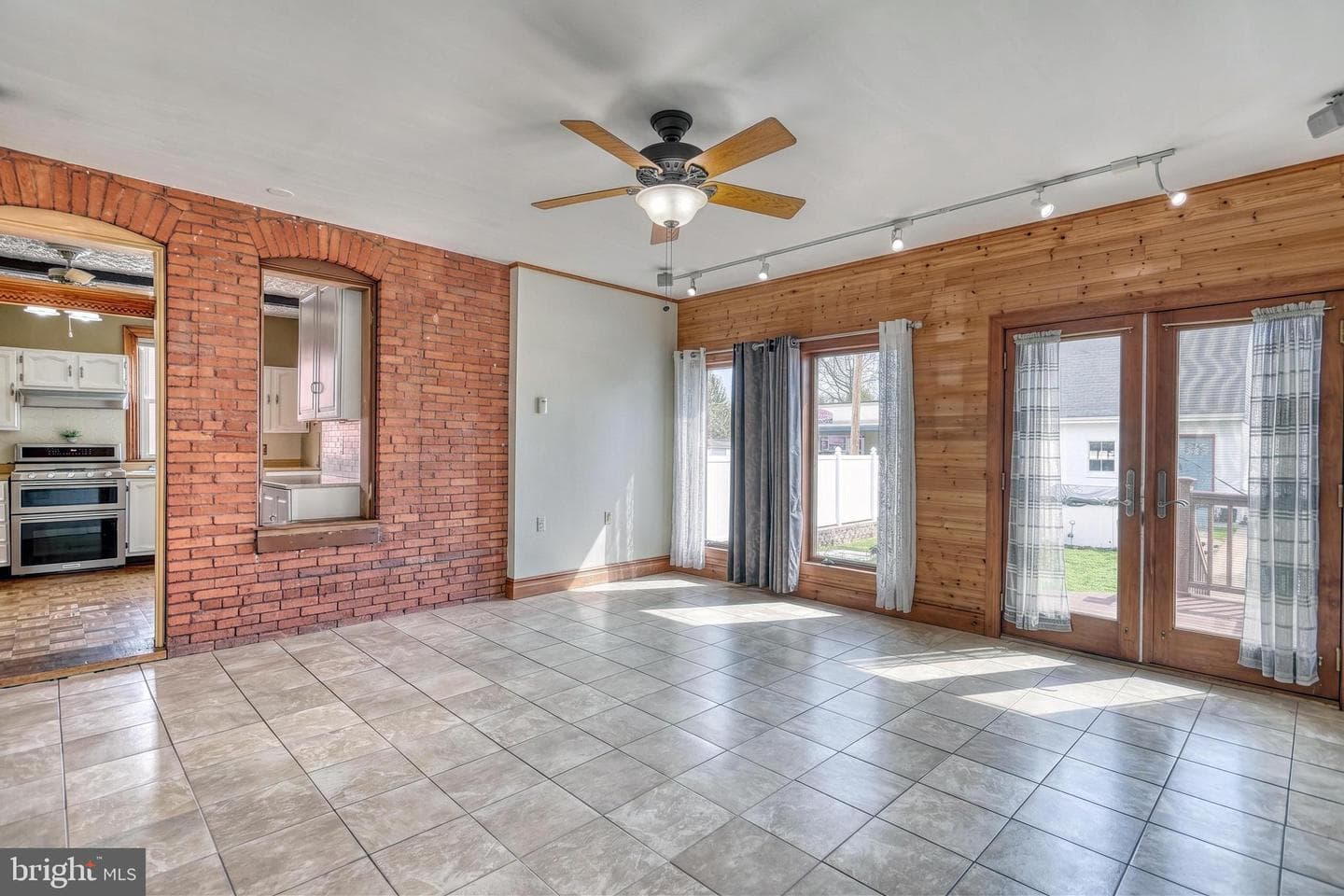 453 Carlisle Street photo 22