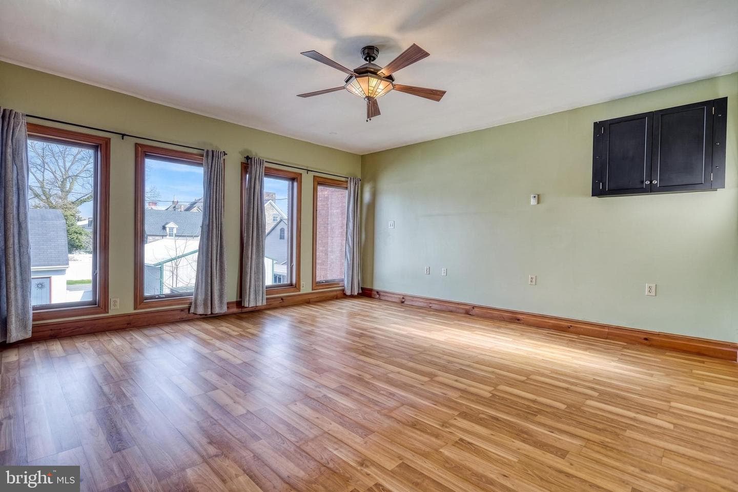 453 Carlisle Street photo 38