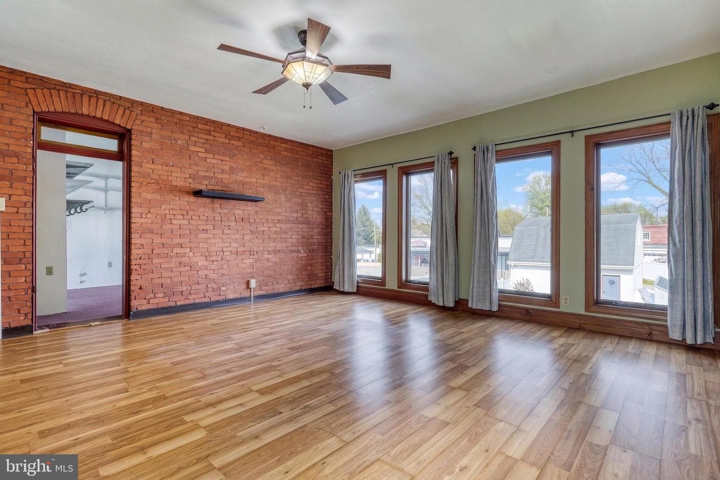 453 Carlisle Street photo 39