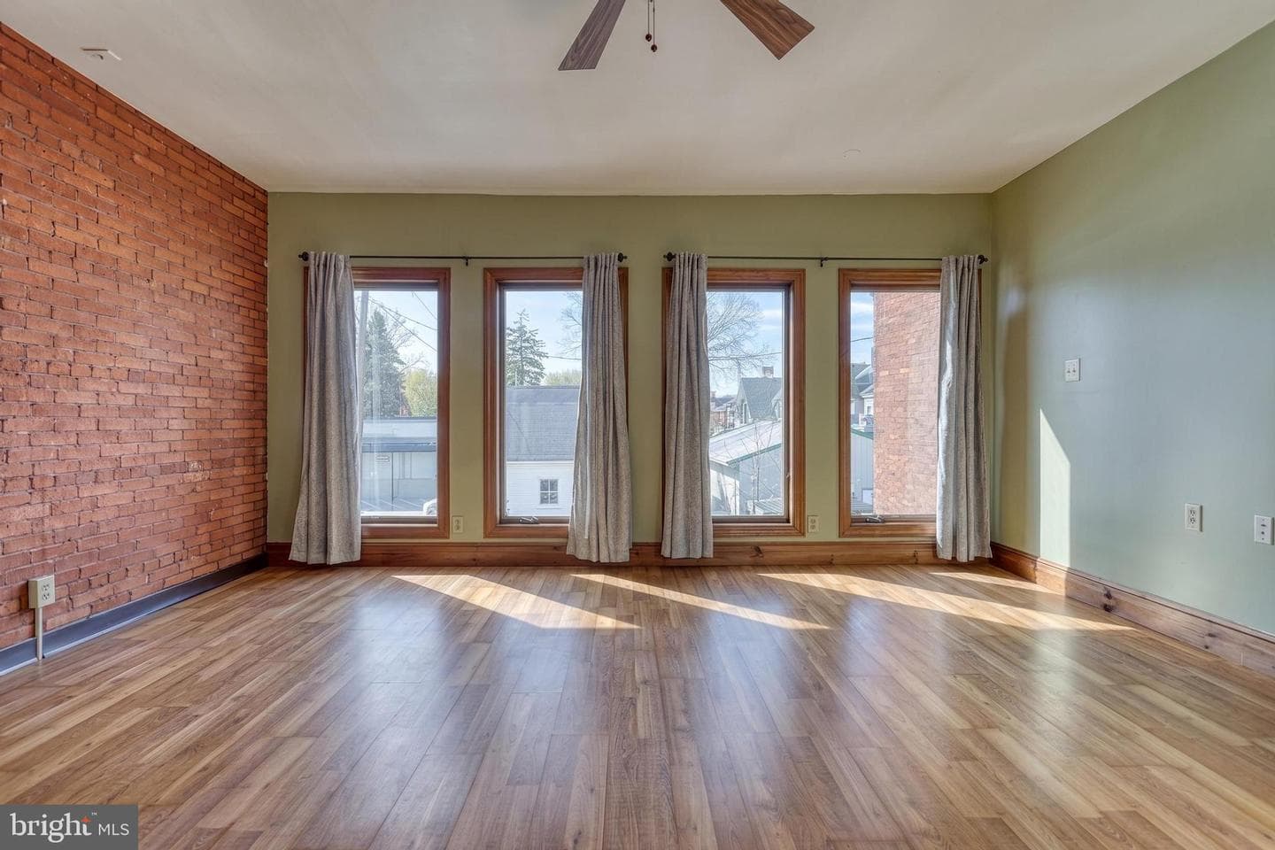 453 Carlisle Street photo 41