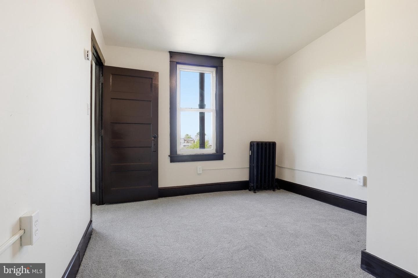 249 E Princess Street photo 27