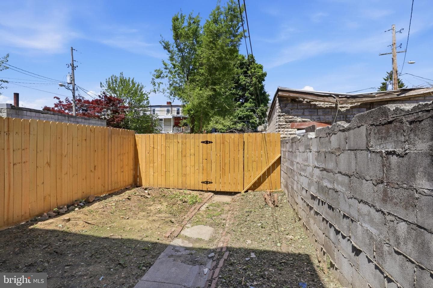 249 E Princess Street photo 35