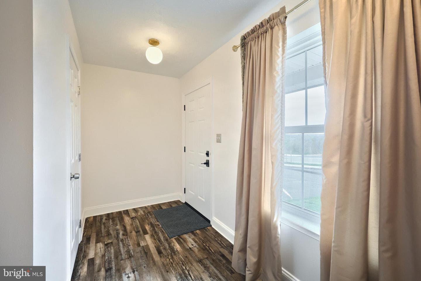204 Country Ridge Drive photo 4