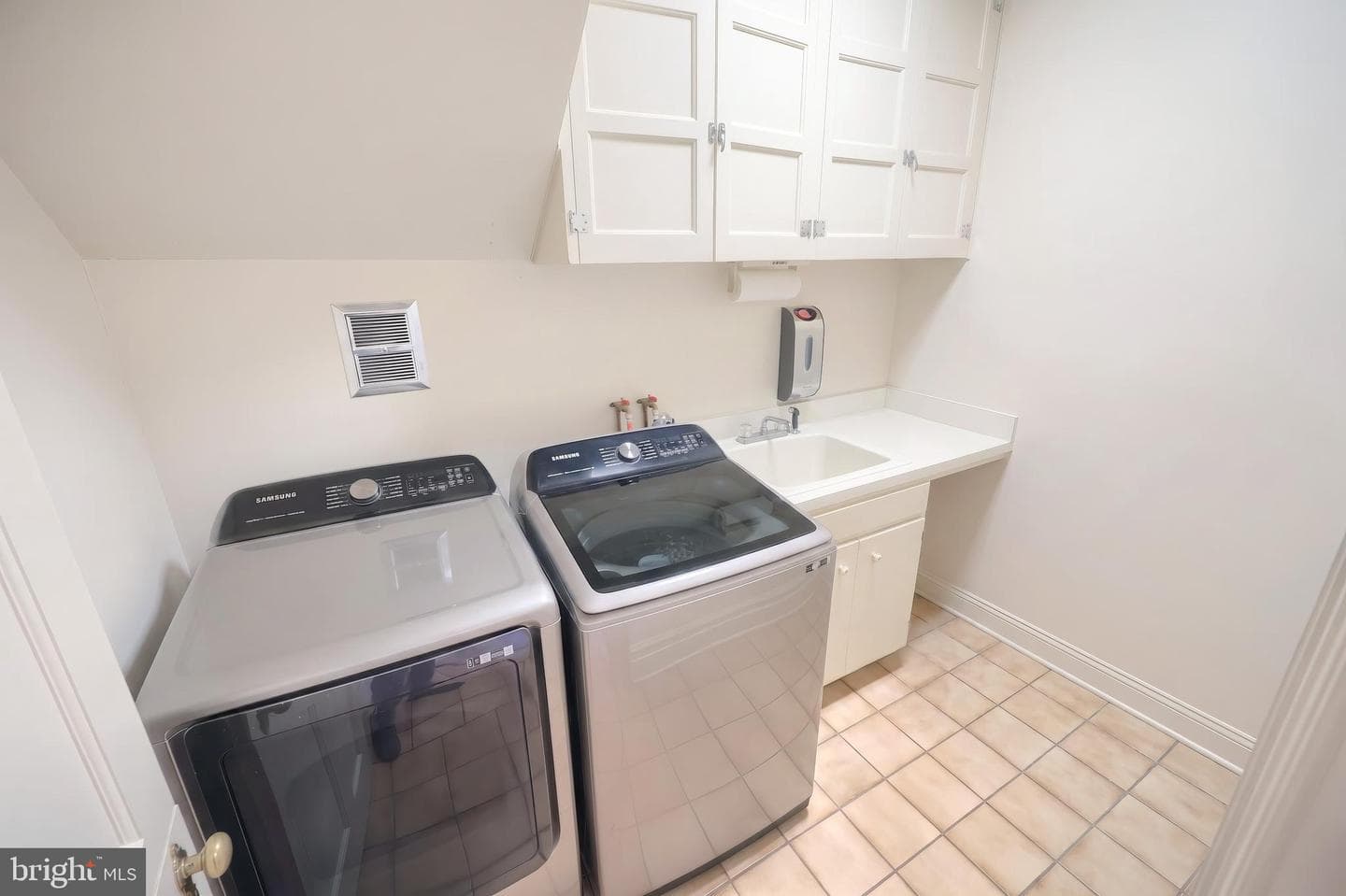 206 Eichelberger Street photo 23